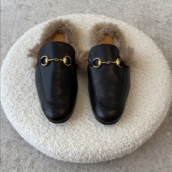 Gucci Black Loafers with Fur Trim - Picture 2 of 6